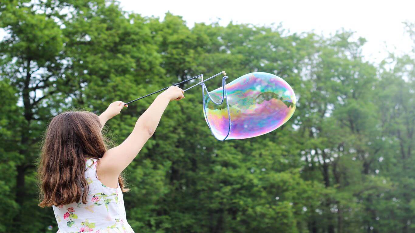 Girl_making_giant_bubble