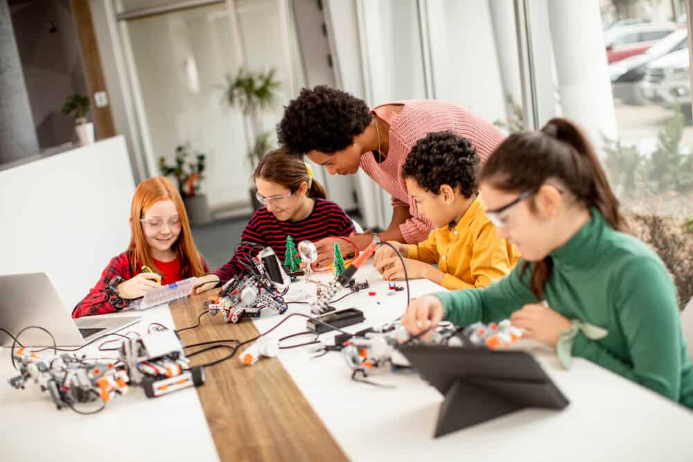 engineering class with young students